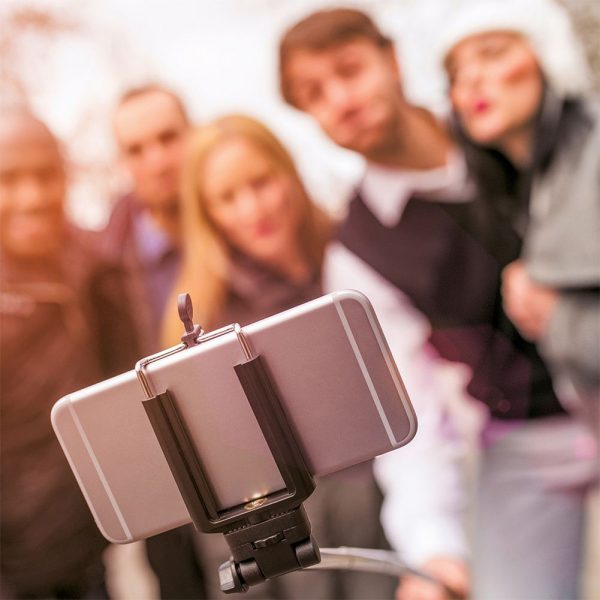 Extendable selfie stick